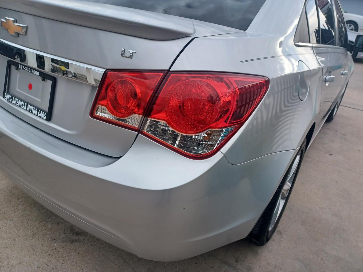 2013 SILVER Chevrolet Cruze 2LT (1G1PE5SB7D7) with an Turbocharged Gas I4 1.4L engine, 6-Speed Automatic transmission, located at 2001 E. Lancaster, Ft. Worth, 76103, (817) 336-7000, 32.746181, -97.301018 - Photo#5